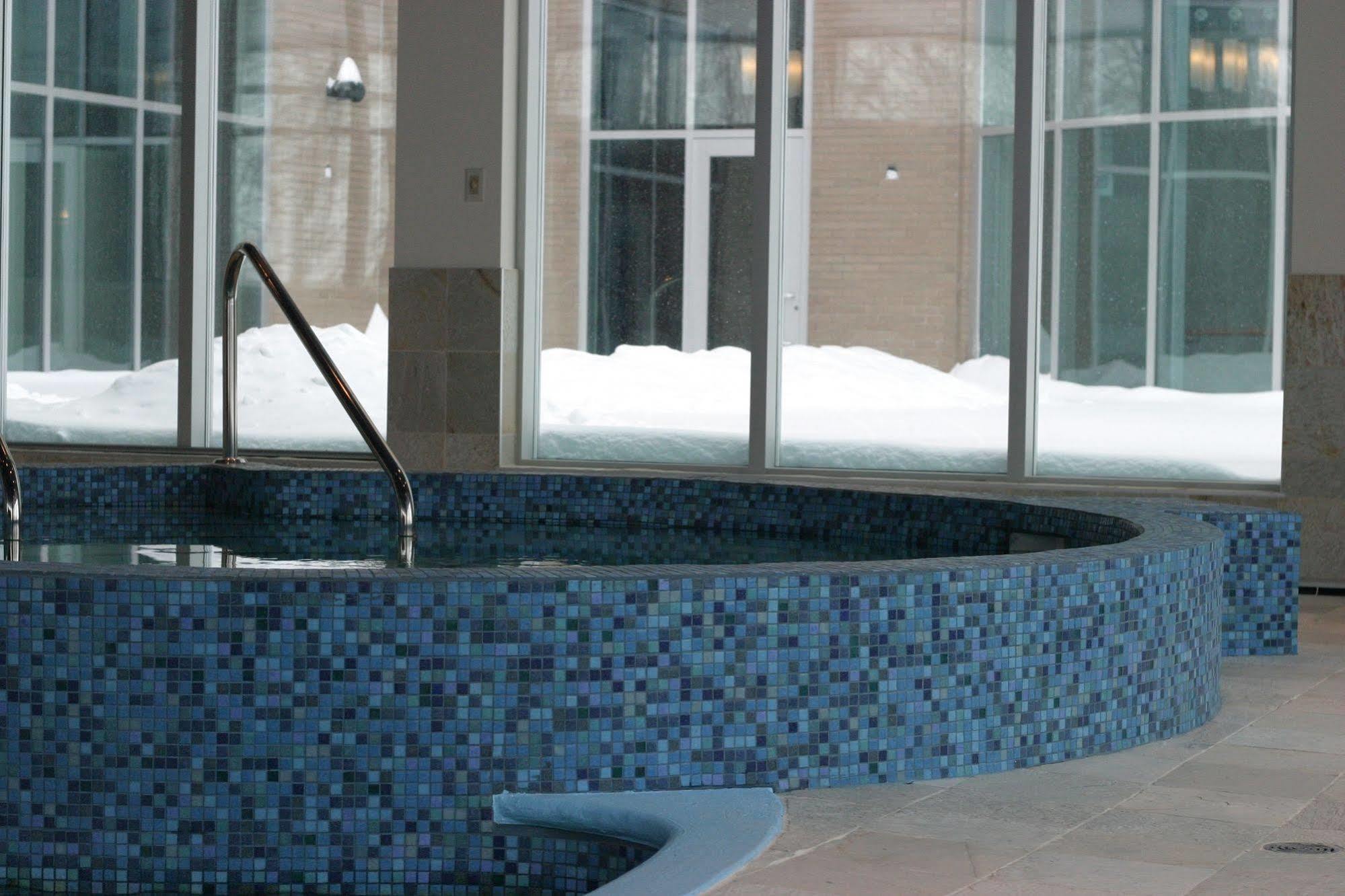 Hotel Mortagne Boucherville Exterior foto